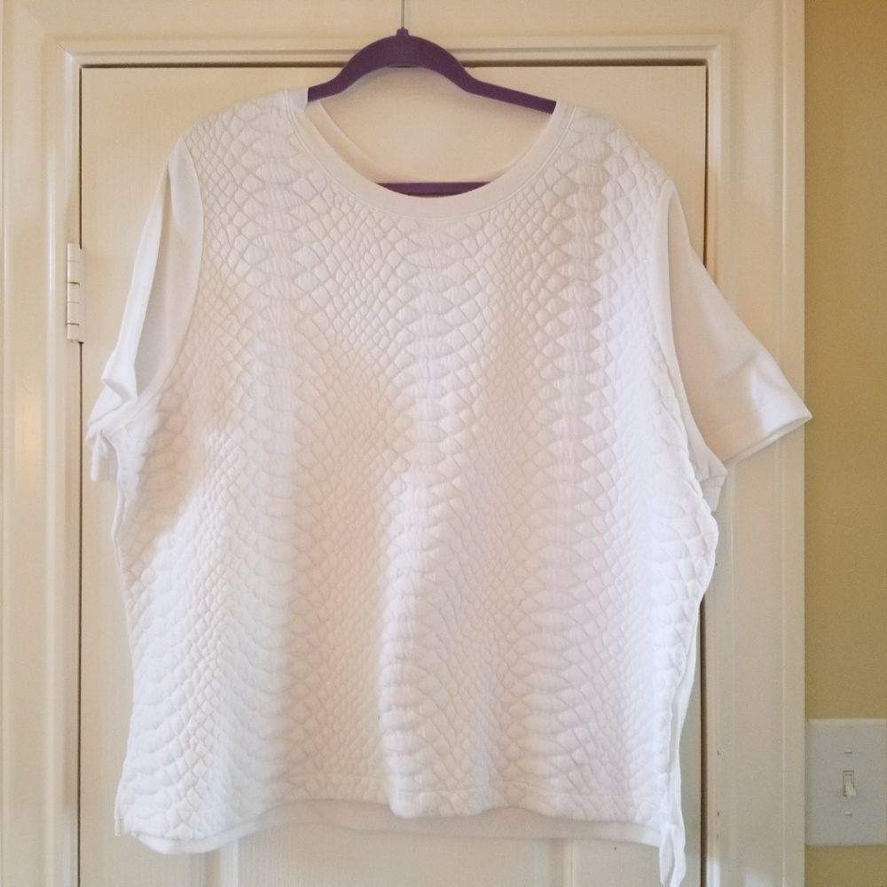 Old Navy | White Quilted Print Short Sleeve Tee